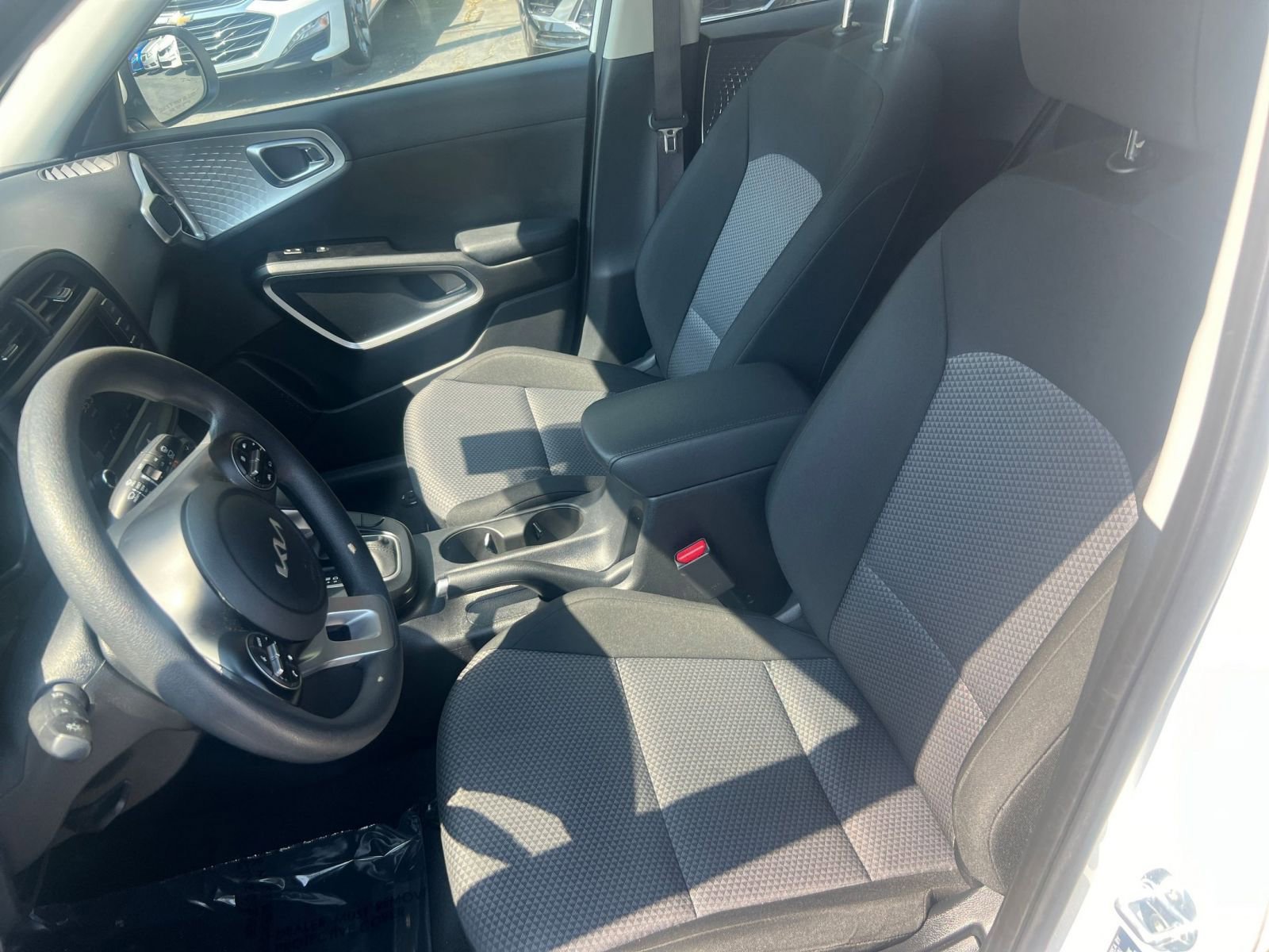 Used 2025 Kia Soul LX w/ LX Technology Package FWD image 22
