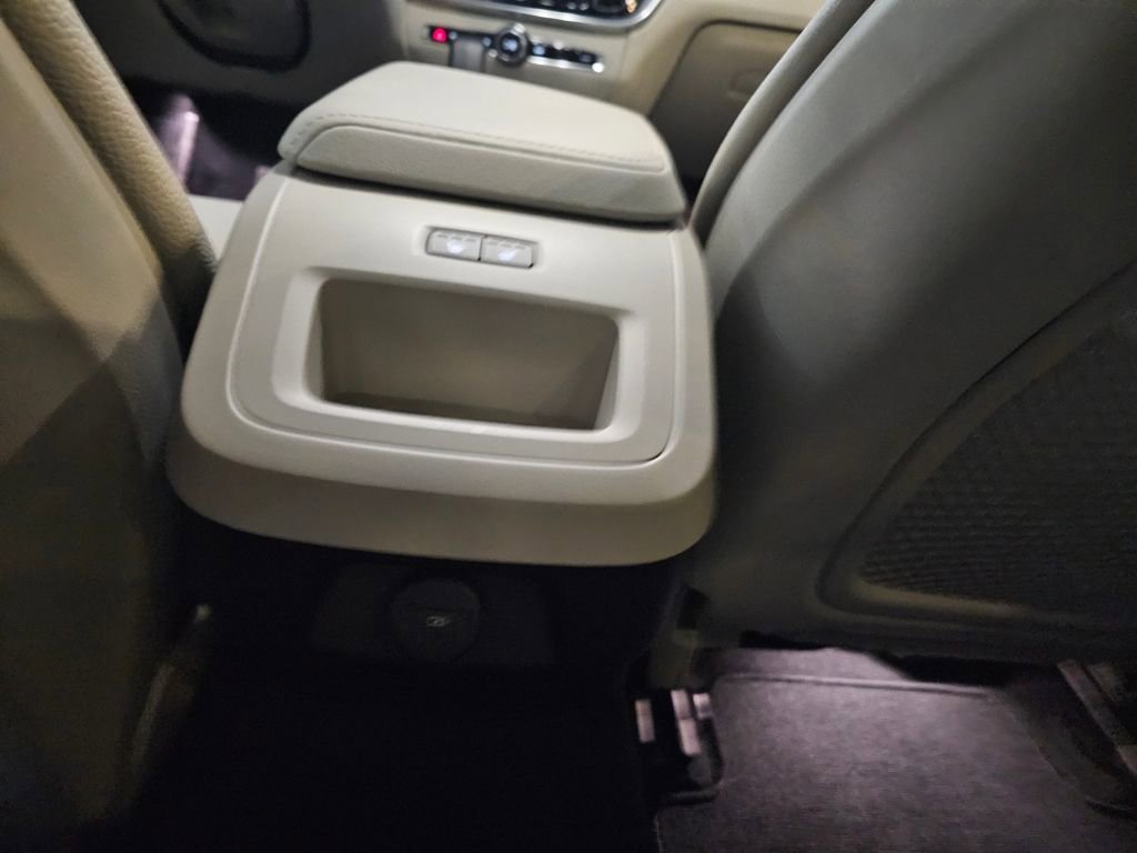 Certified 2024 Volvo V60 B5 Cross Country Plus image 16
