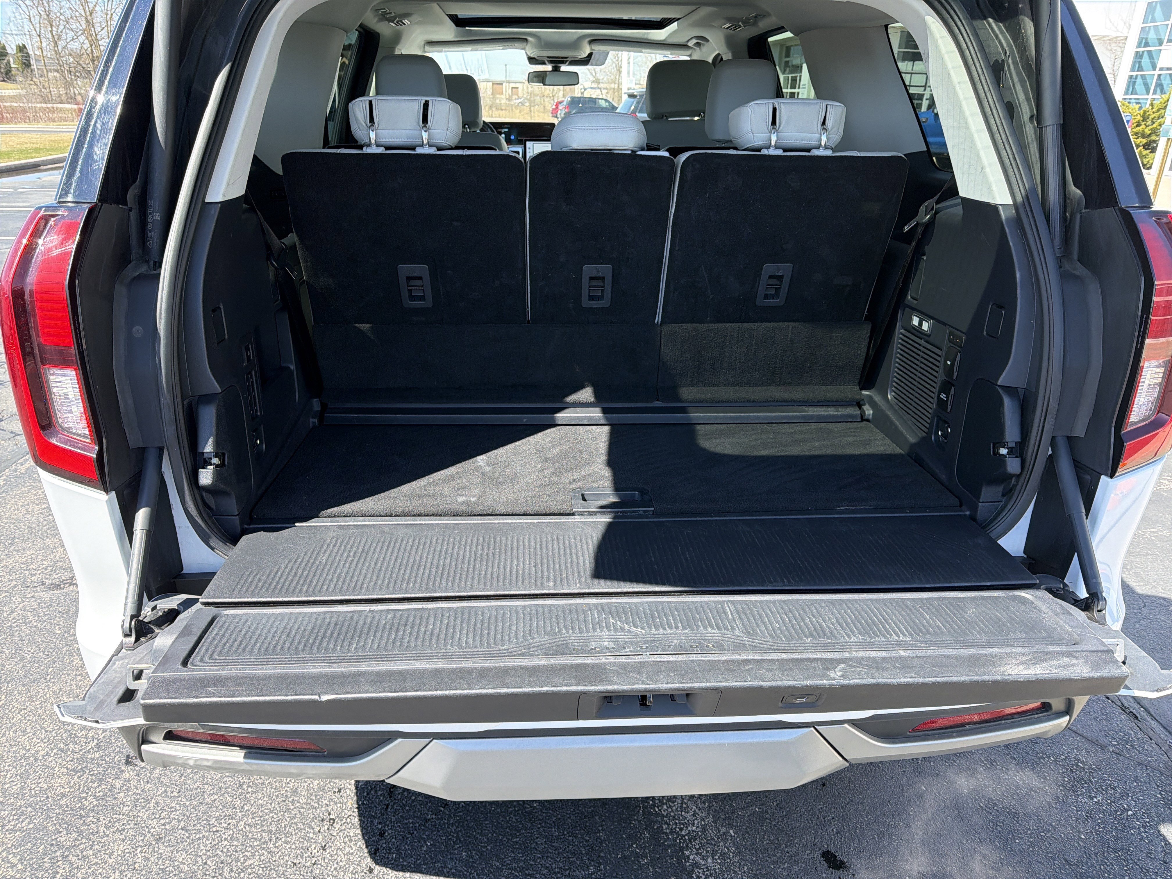 Certified 2025 Ford Expedition Platinum AWD/4WD image 7