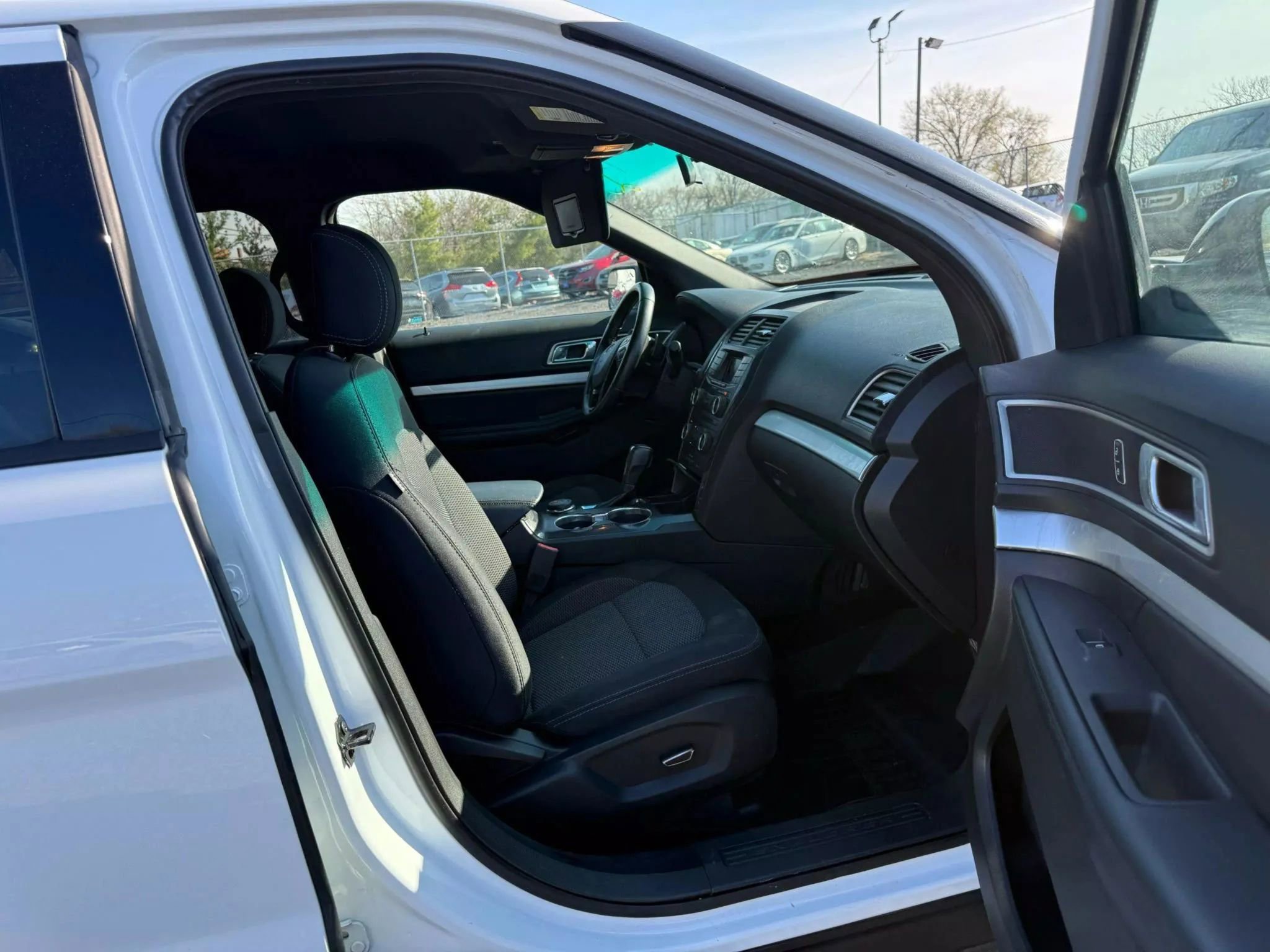 Used 2017 Ford Explorer XLT AWD/4WD image 29