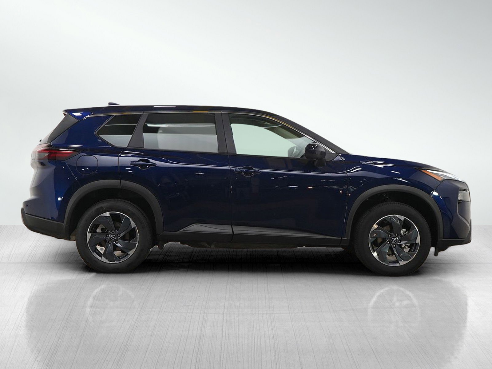 Used 2025 Nissan Rogue SV image 6