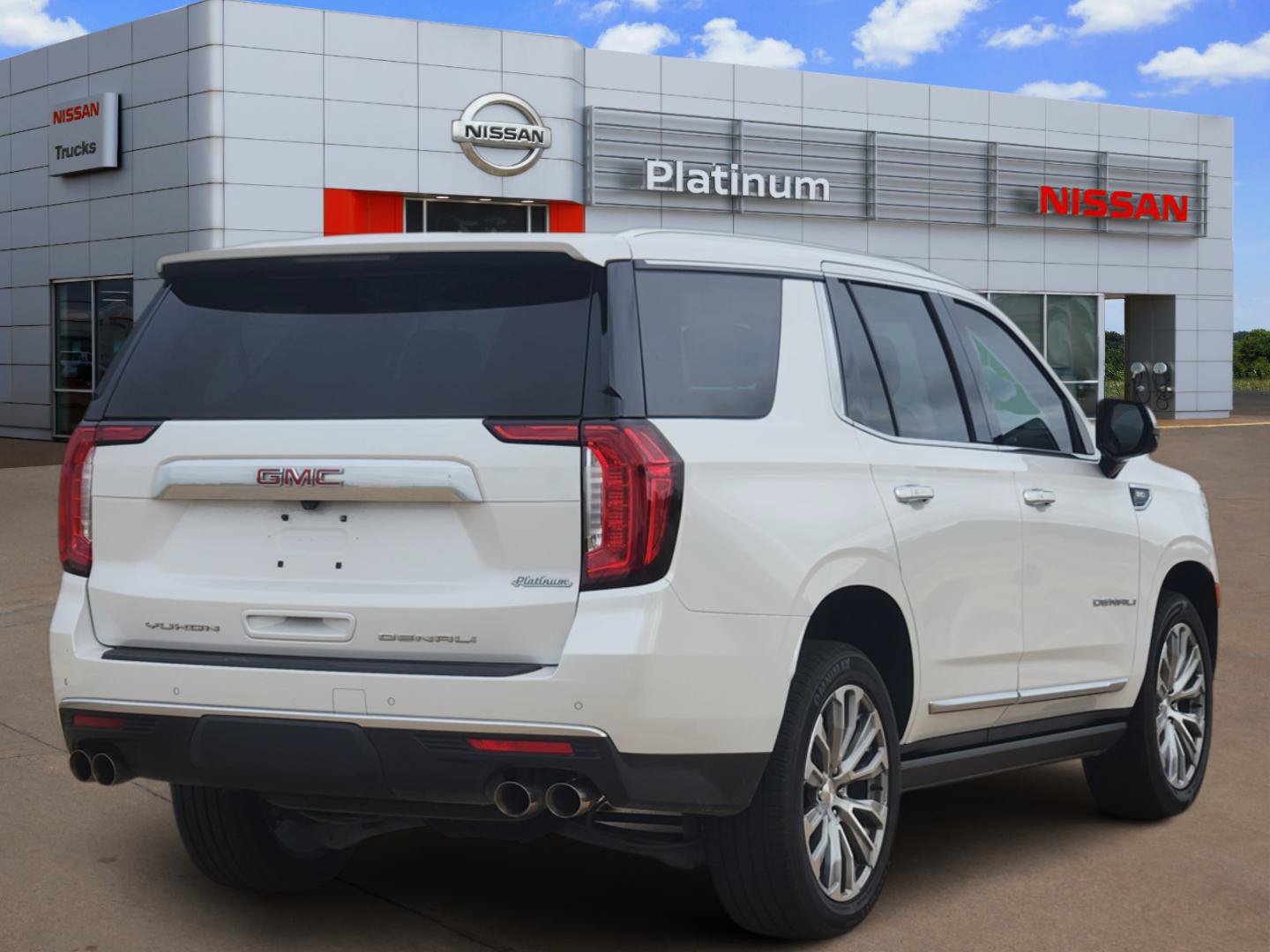 Used 2022 GMC Yukon Denali RWD image 4