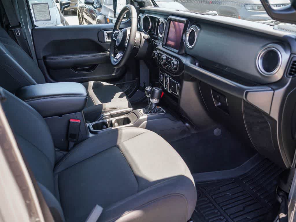 Certified 2023 Jeep Gladiator Overland AWD/4WD image 15