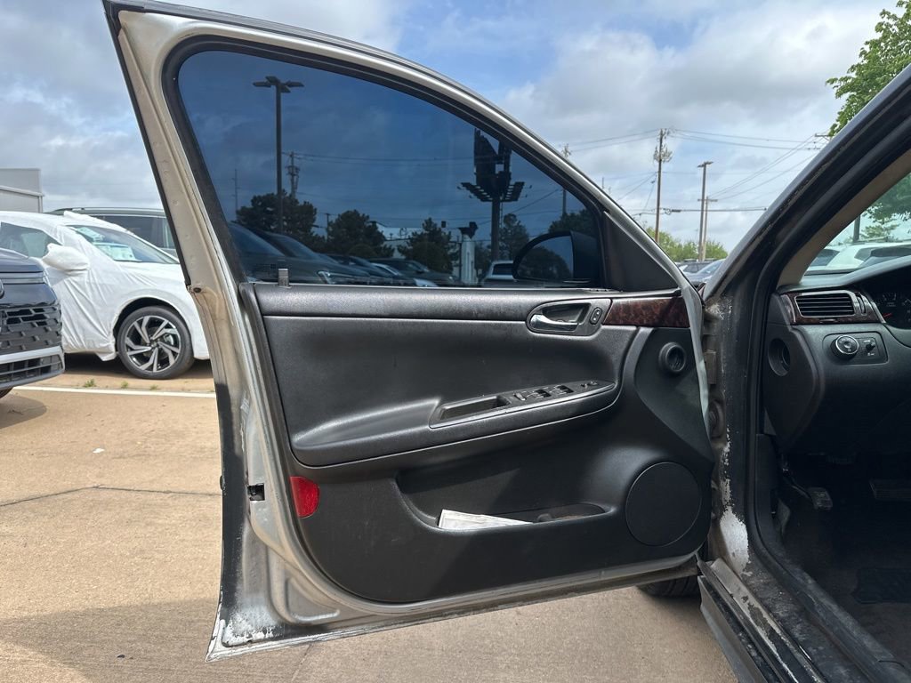 Used 2014 Chevrolet Impala LT w/ LT Sunroof Package FWD image 9