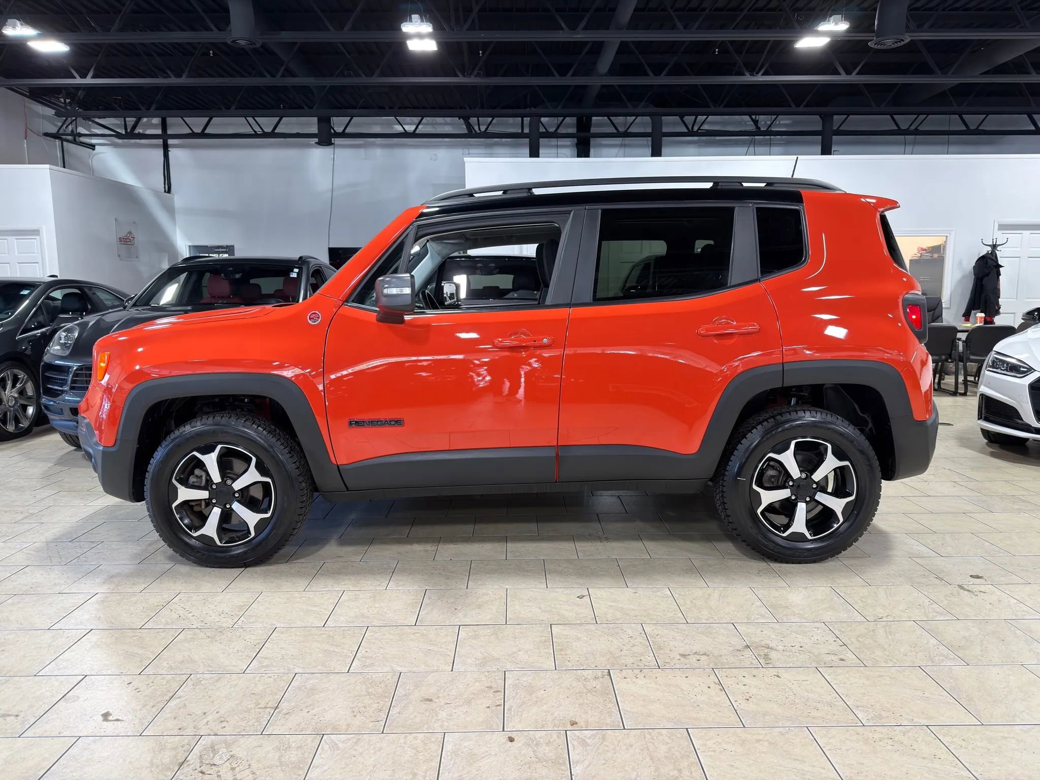 Used 2019 Jeep Renegade Trailhawk AWD/4WD image 23