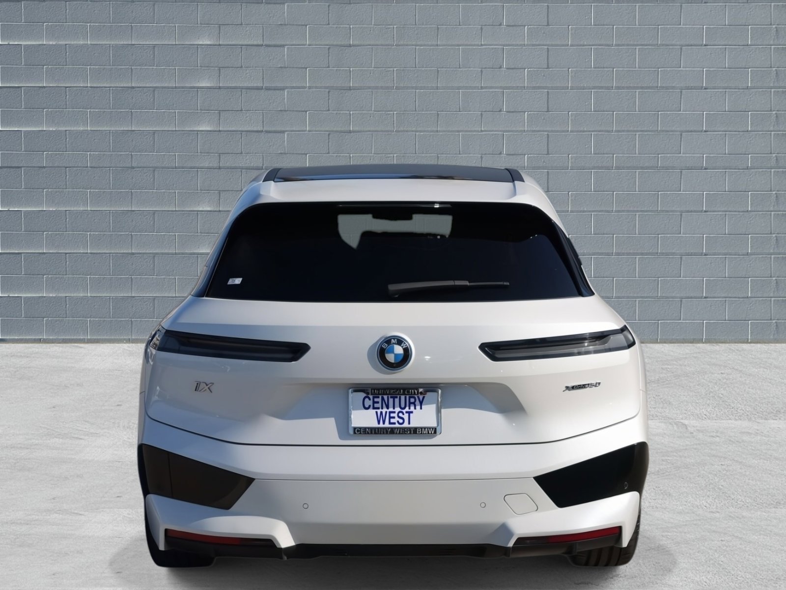 Used 2022 BMW iX xDrive50 image 3