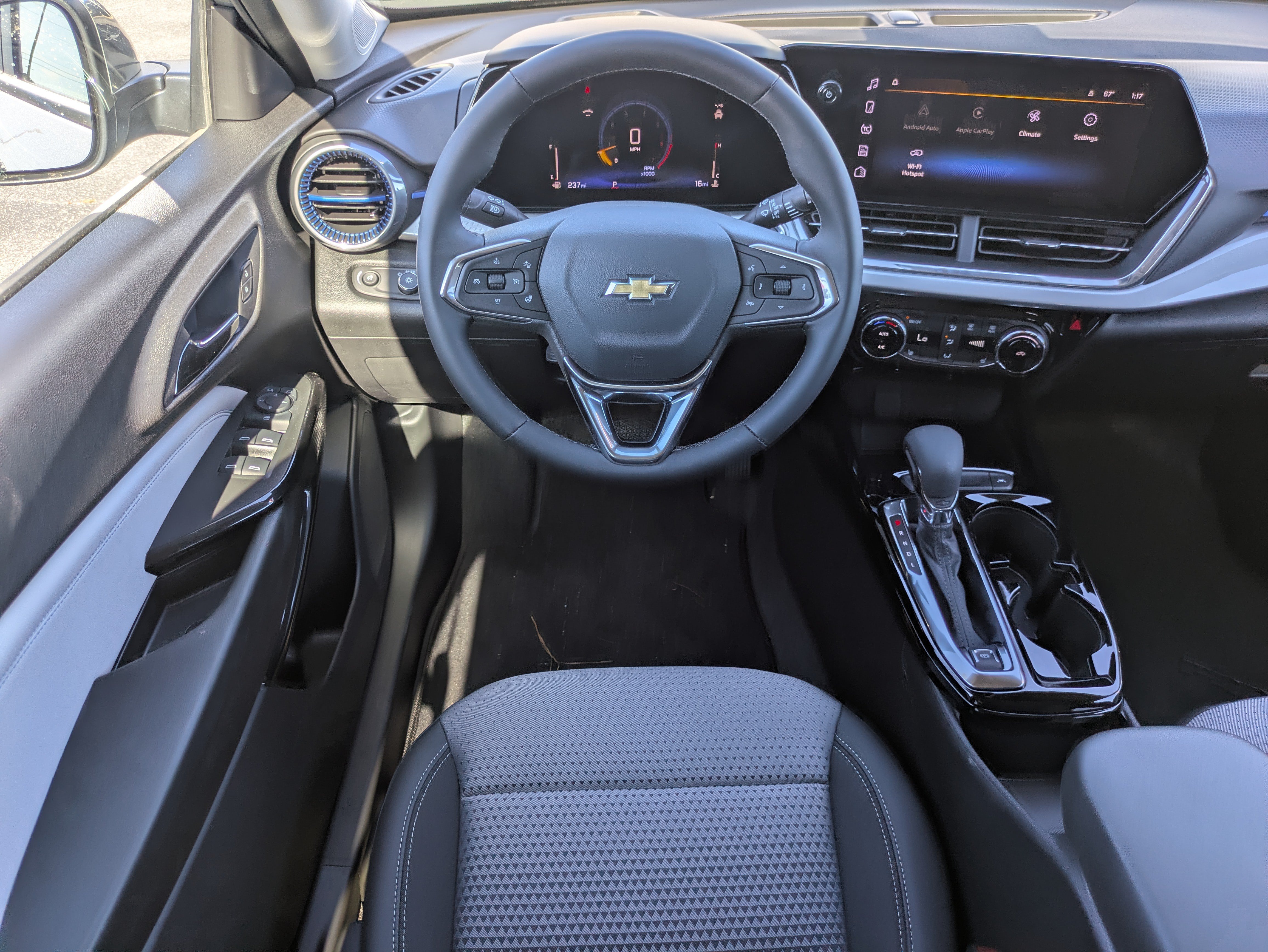 New 2025 Chevrolet Trax LT w/ Driver Confidence Package FWD image 4