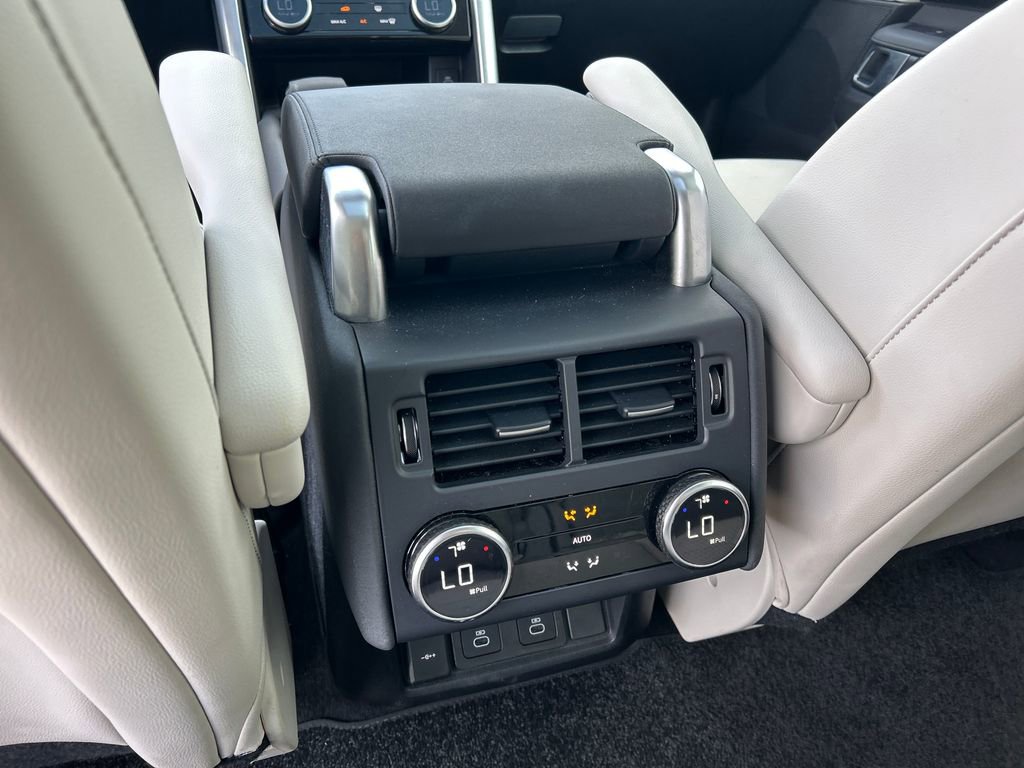 Used 2025 Land Rover Discovery S image 47