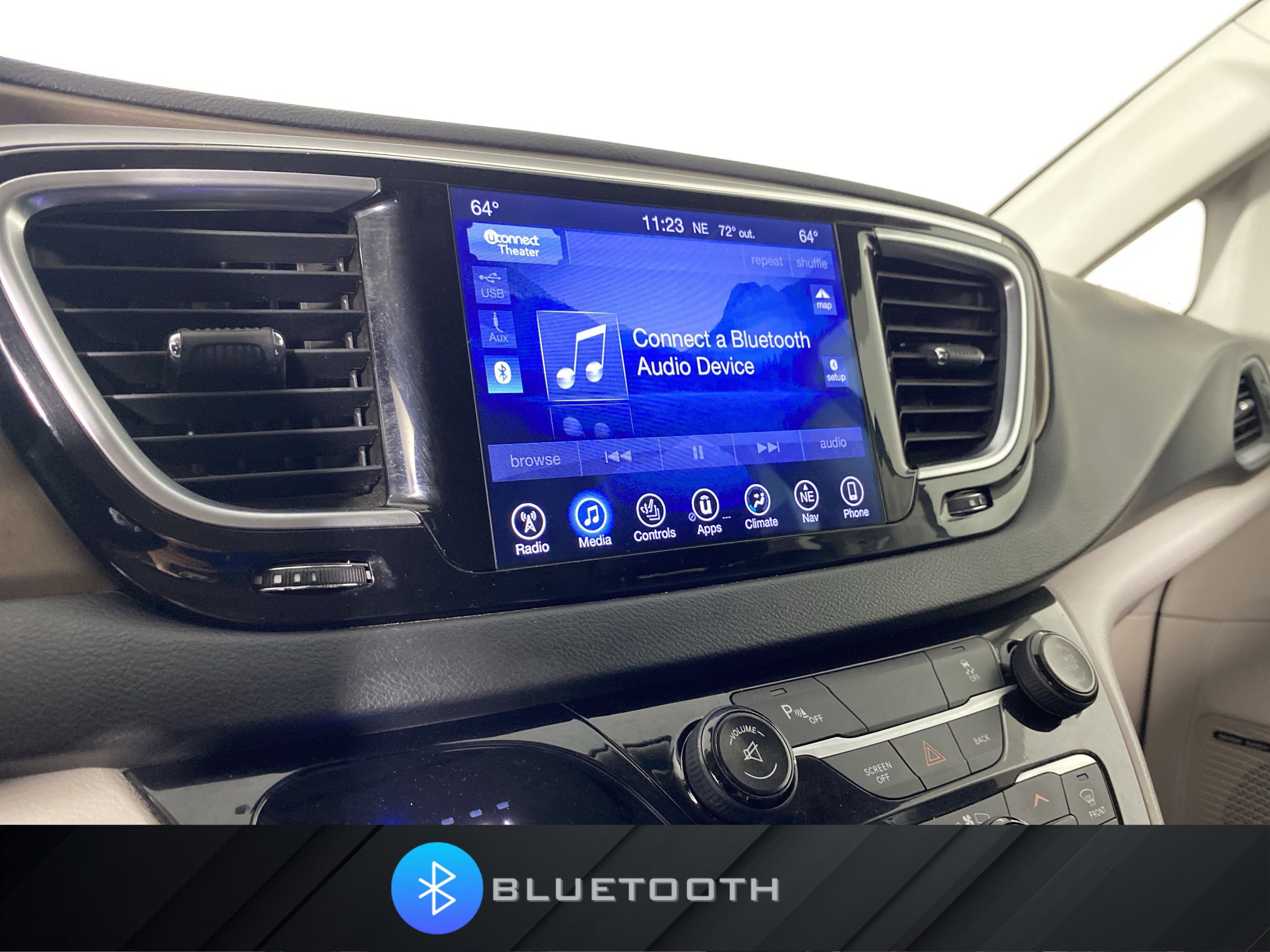 Used 2017 Chrysler Pacifica Touring-L Plus image 3