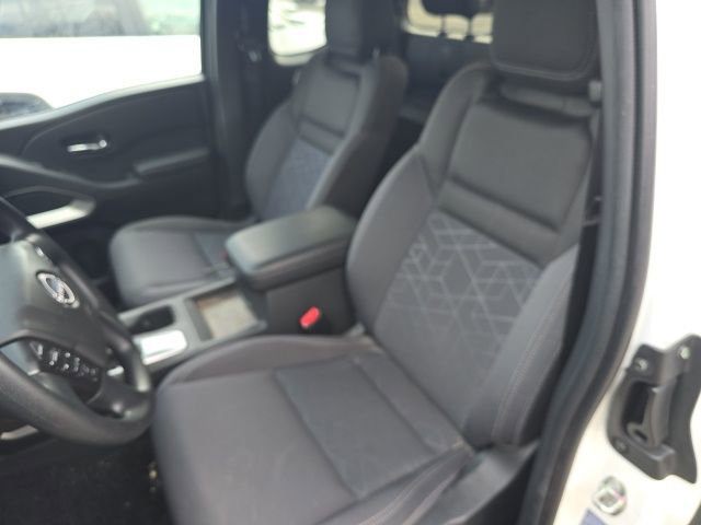 Used 2025 Nissan Frontier SV w/ Tow Package image 19