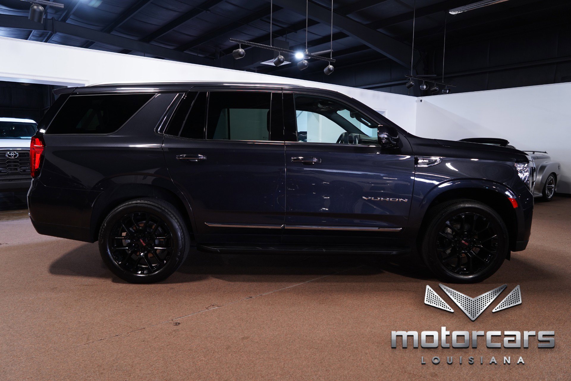 Used 2023 GMC Yukon SLT w/ SLT Premium Package image 8
