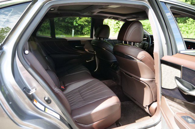 Used 2019 Lexus LS 500 w/ Luxury Package RWD image 42