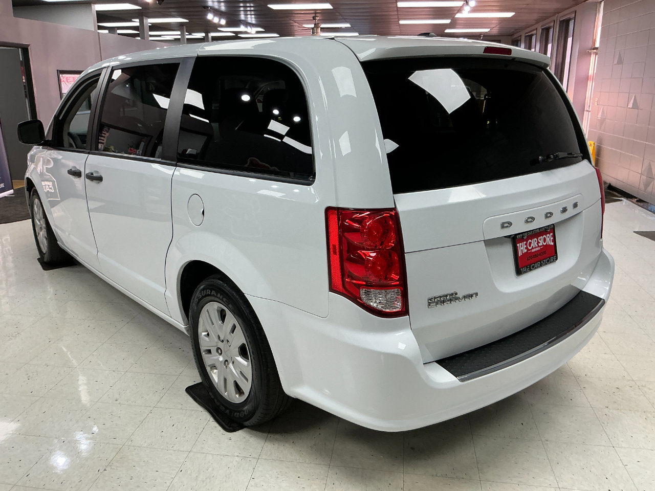 Used 2019 Dodge Grand Caravan SE w/ UConnect Hands-Free Group image 4