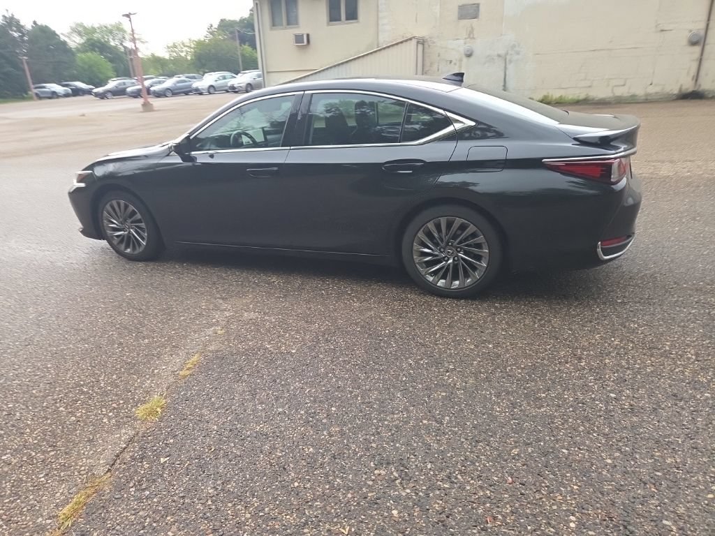 Used 2024 Lexus ES 300h Ultra Luxury w/ Accessory Package (Z1) FWD image 11