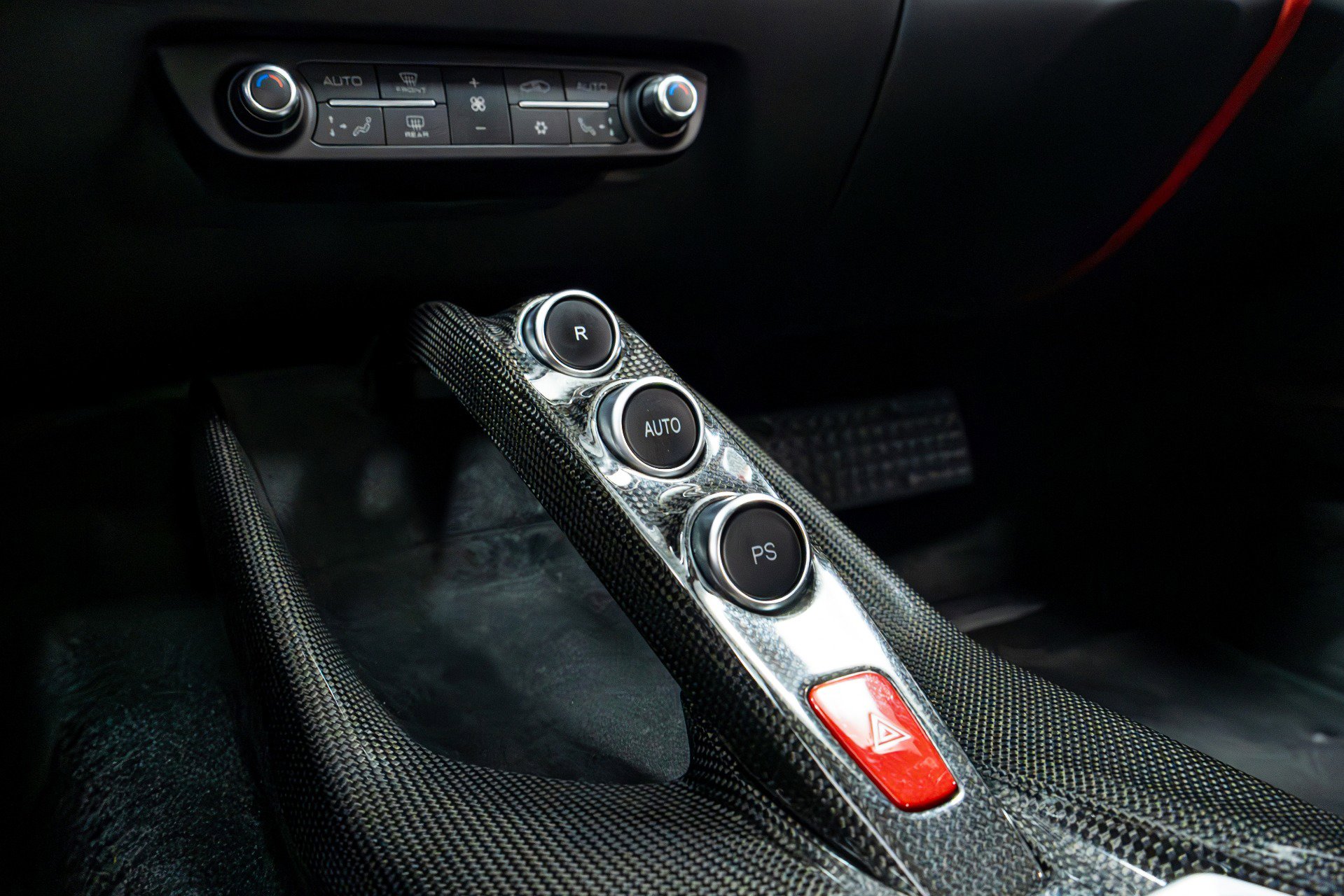 Used 2018 Ferrari 812 Superfast RWD image 70