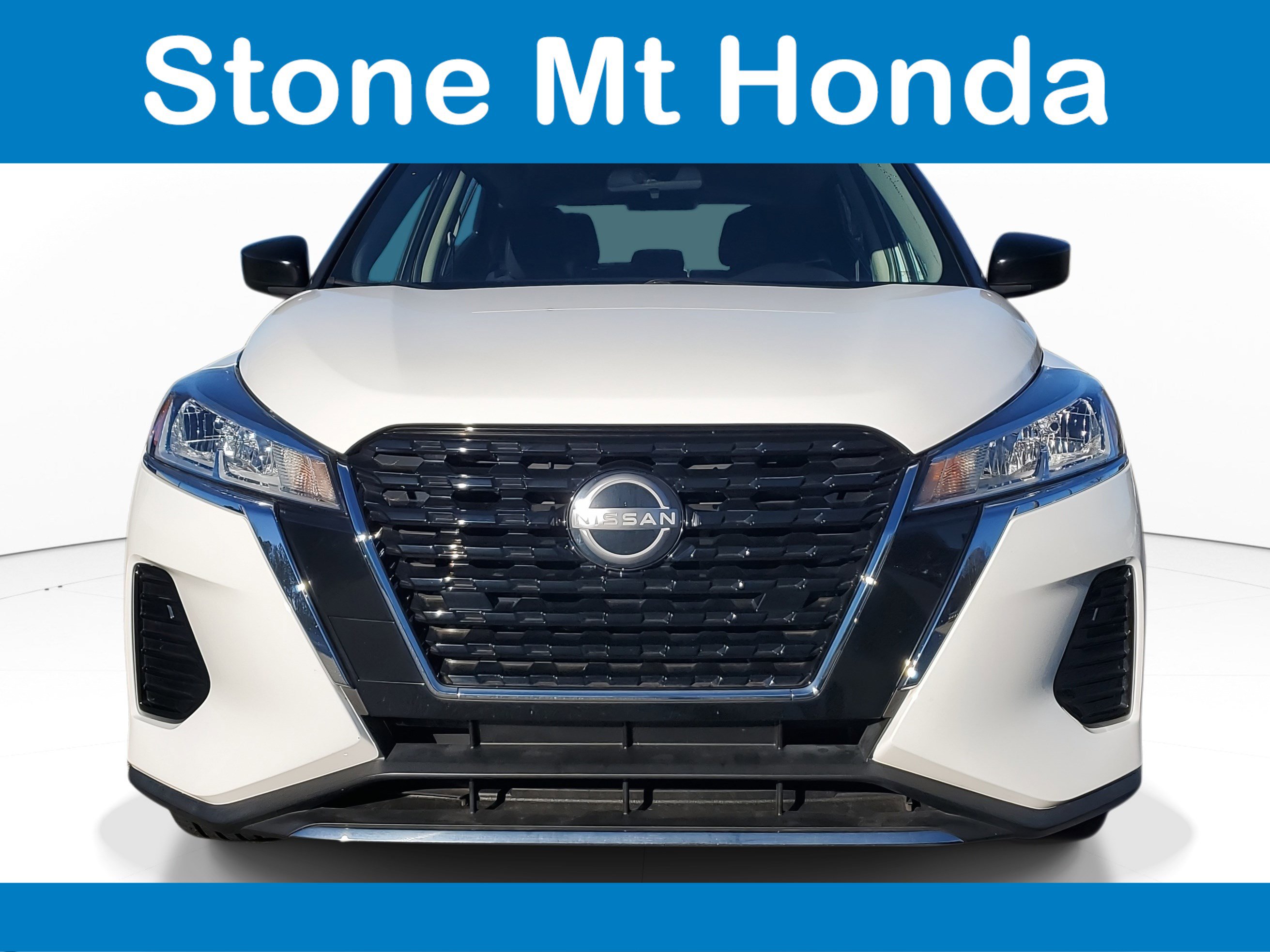 Used 2022 Nissan Kicks S image 2