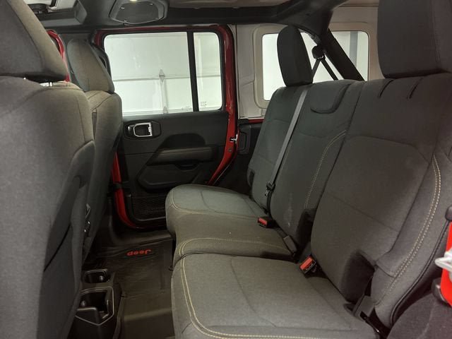 Used 2025 Jeep Wrangler Unlimited Sahara w/ Safety Group AWD/4WD image 24