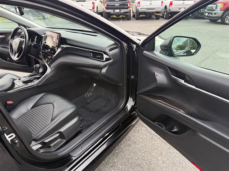 Used 2022 Toyota Camry SE image 9