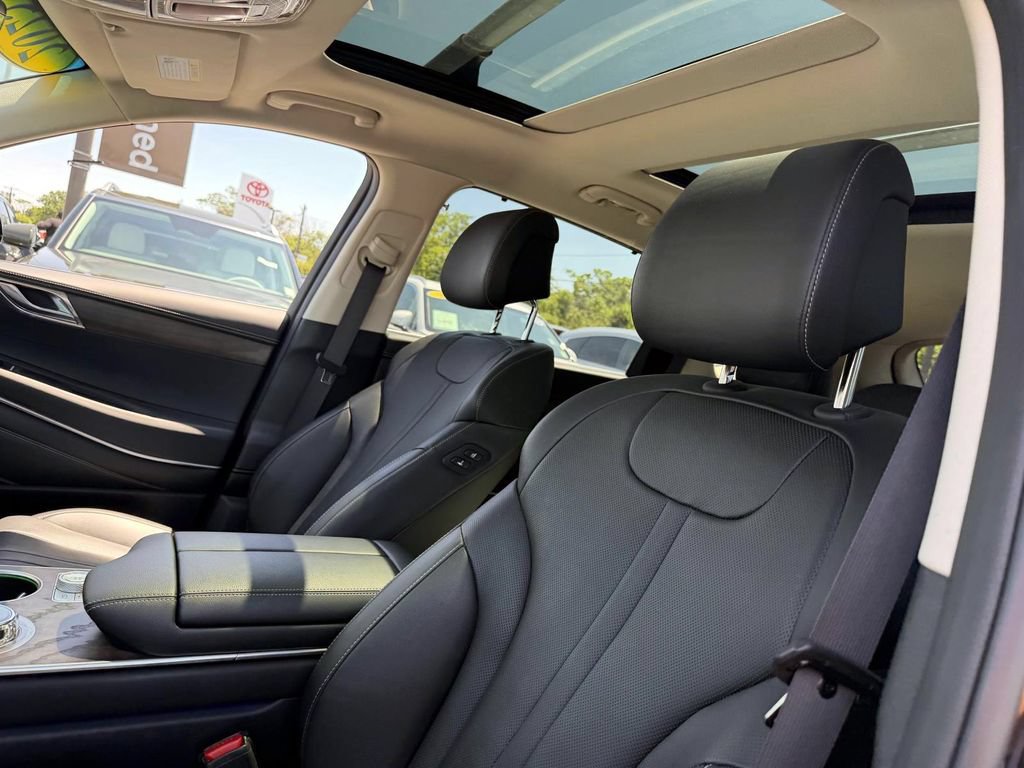 Certified 2025 Genesis GV80 2.5T Advanced AWD/4WD image 9