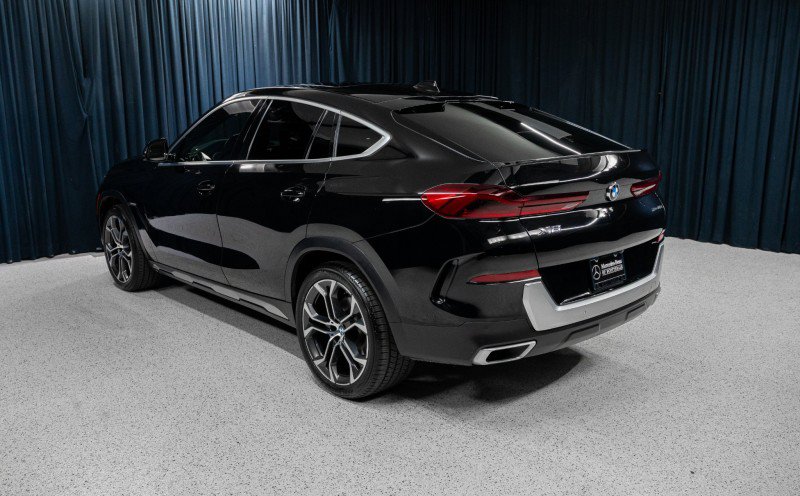 Used 2022 BMW X6 xDrive40i w/ Parking Assistance Package AWD/4WD image 9