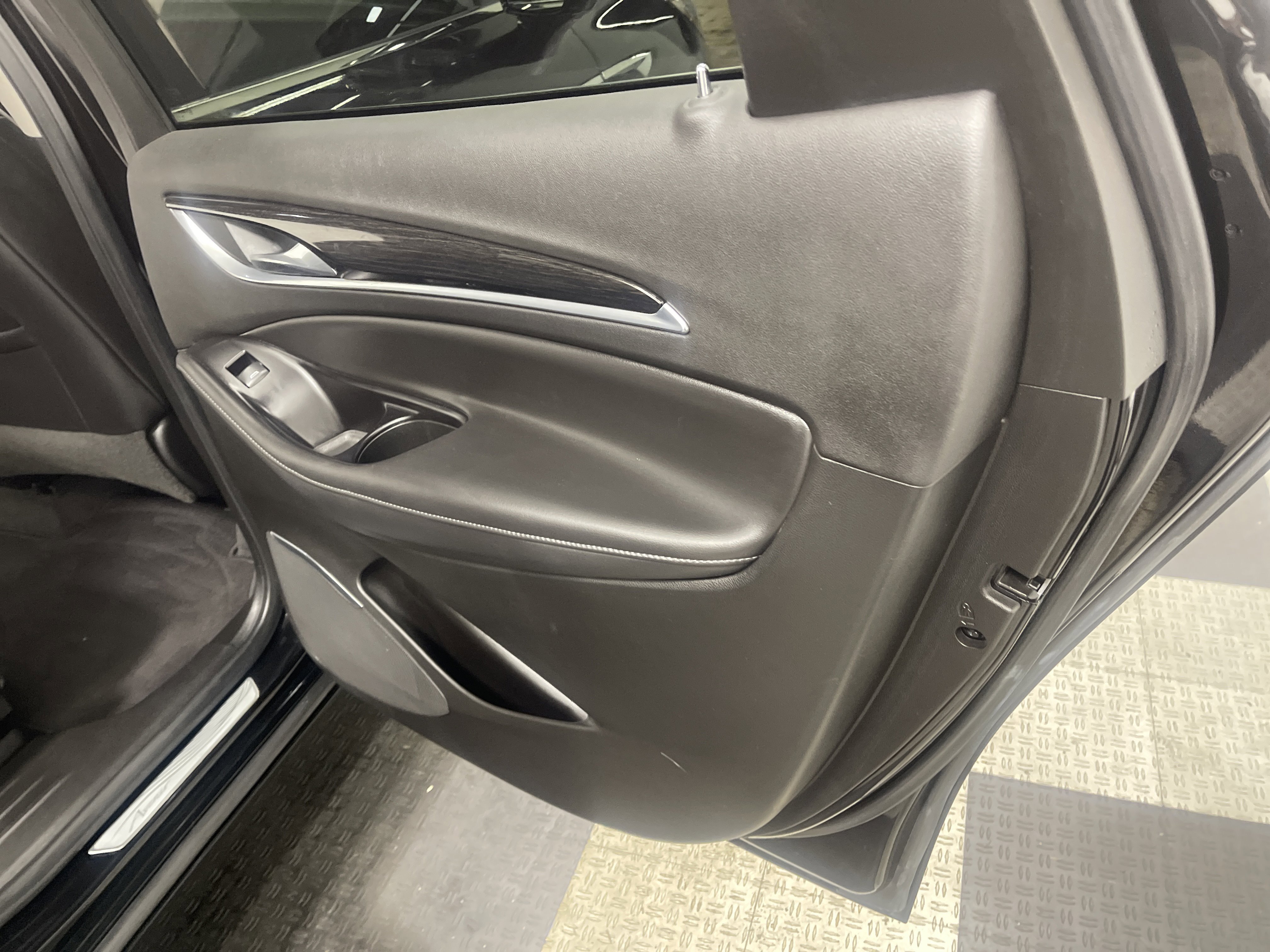 Used 2020 Buick Enclave Avenir w/ Avenir Technology Package image 21