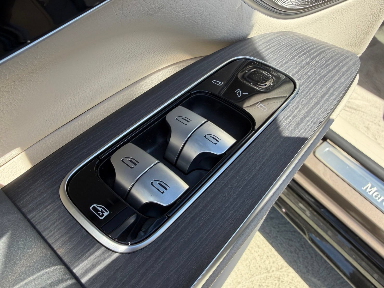 New 2026 Mercedes-Benz EQS 400 4MATIC SUV image 17