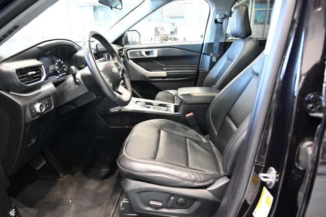 Used 2022 Ford Explorer XLT w/ Equipment Group 202A image 9