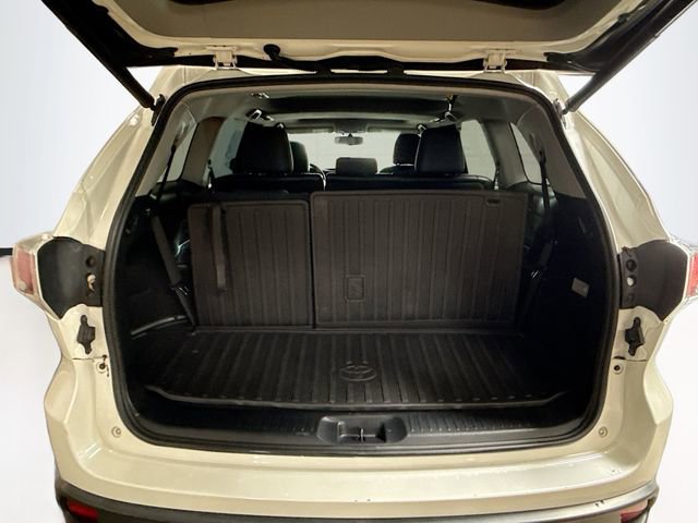 Used 2016 Toyota Highlander XLE w/ Preferred Accessory Package AWD/4WD image 27