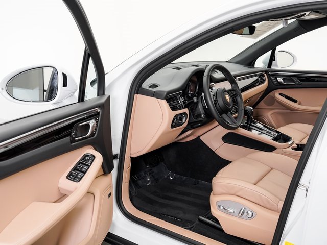 Used 2025 Porsche Macan image 7