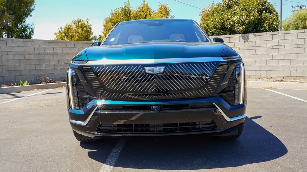 New 2027 Cadillac Vistiq Luxury w/ LPO, Floor Liner Package AWD/4WD image 4