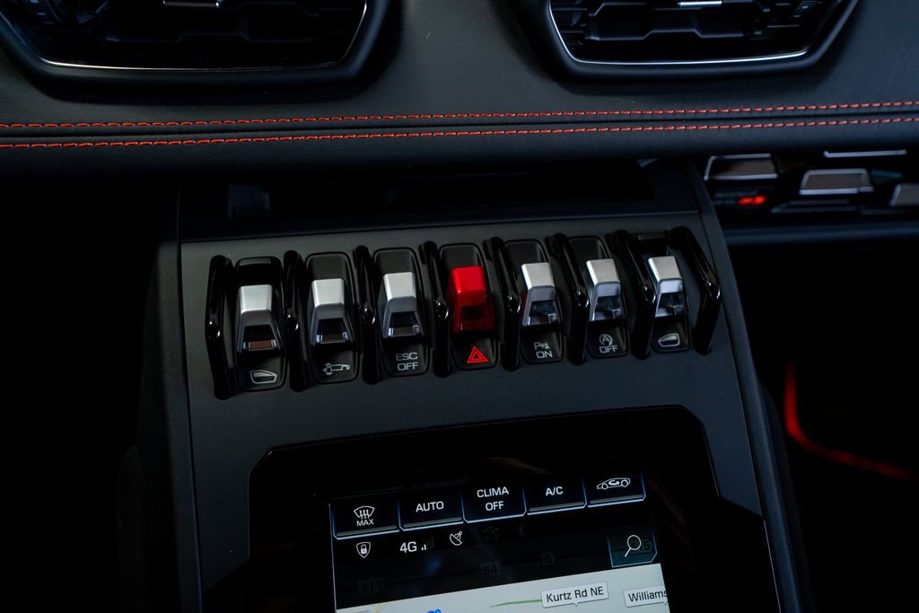 Used 2021 Lamborghini Huracan EVO image 33