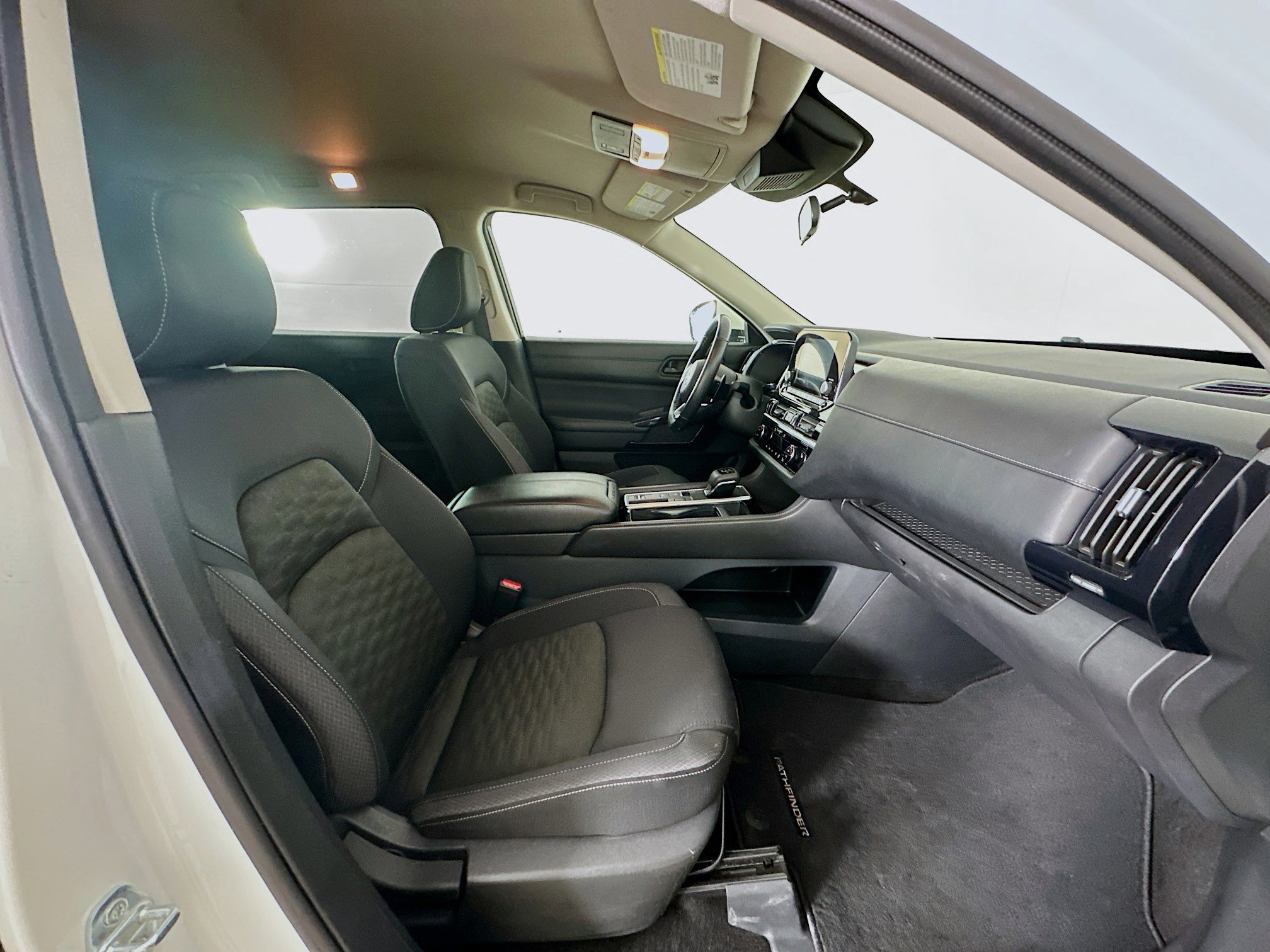 Used 2024 Nissan Pathfinder SV image 31