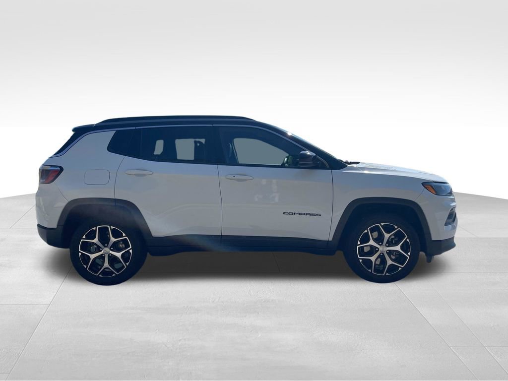 Used 2024 Jeep Compass Limited AWD/4WD image 4