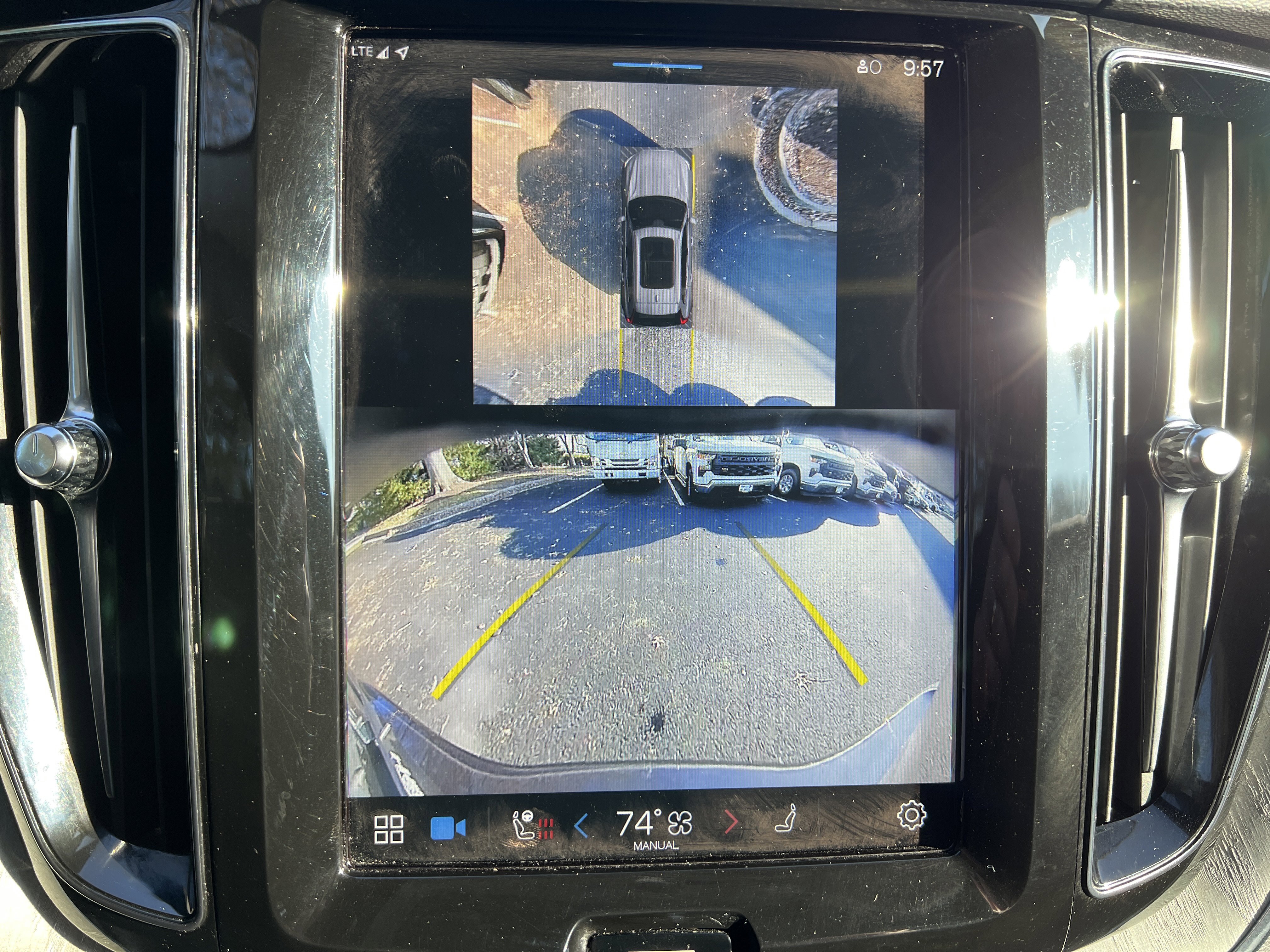 Used 2025 Volvo XC60 B5 Plus w/ Climate Package image 25