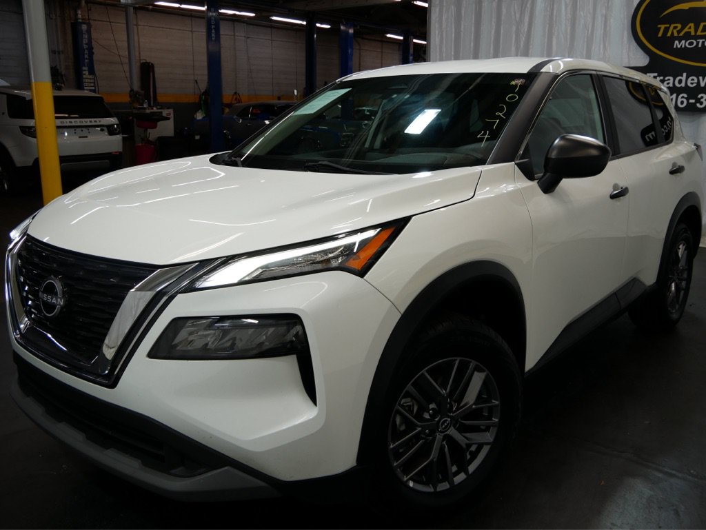 Used 2023 Nissan Rogue S AWD/4WD image 2