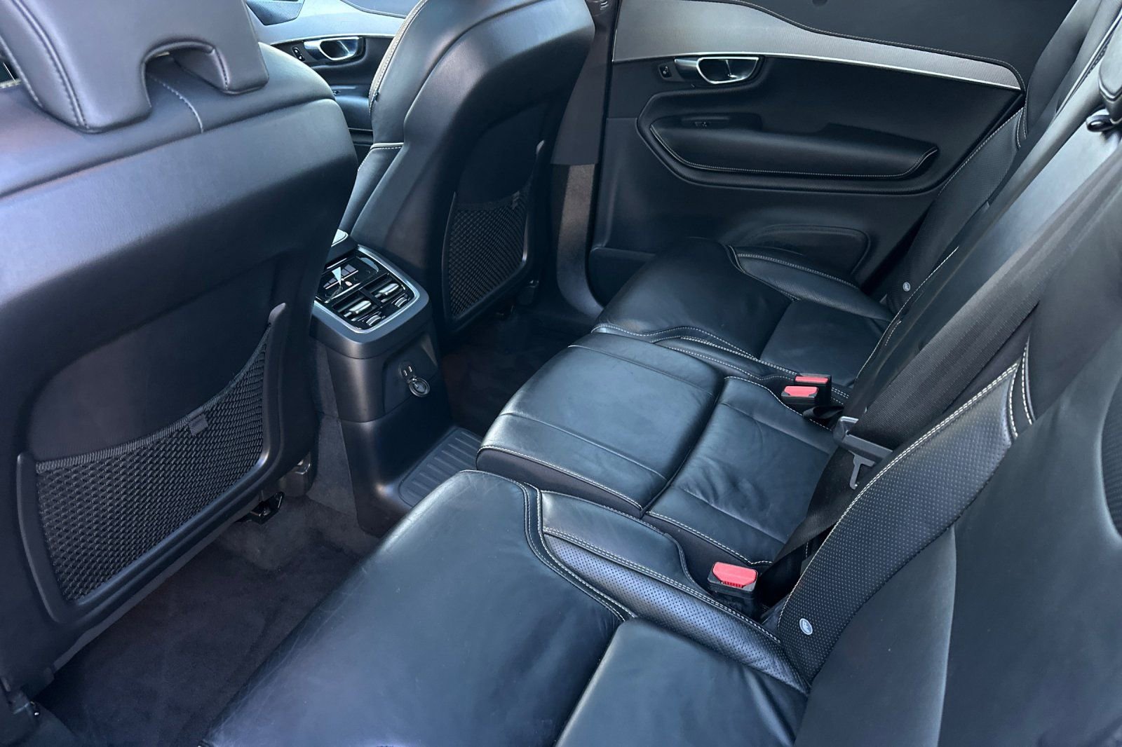 Used 2022 Volvo XC90 T8 R-Design w/ Advanced Package image 12