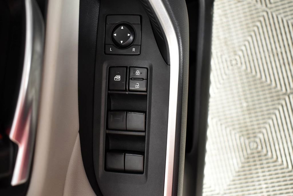 Used 2021 Toyota RAV4 XLE image 10