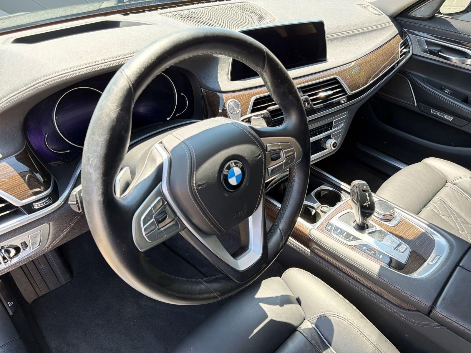 Used 2017 BMW 750i xDrive image 22