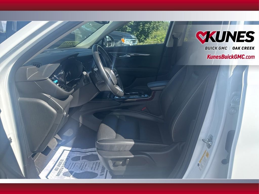Used 2023 Buick Envision Essence image 24