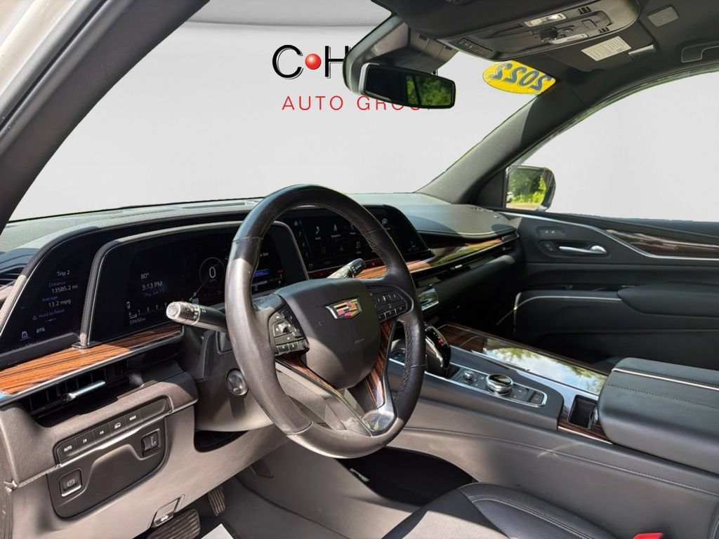 Used 2022 Cadillac Escalade Luxury AWD/4WD image 12