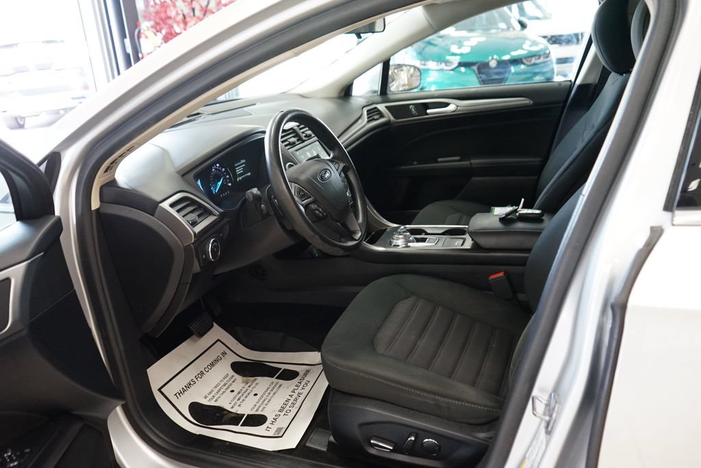 Used 2018 Ford Fusion SE w/ Fusion SE Technology Package FWD image 25