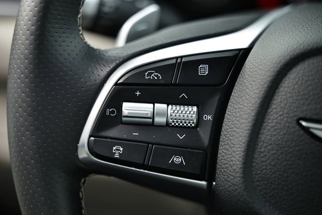 Used 2026 Genesis G70 2.5T image 31