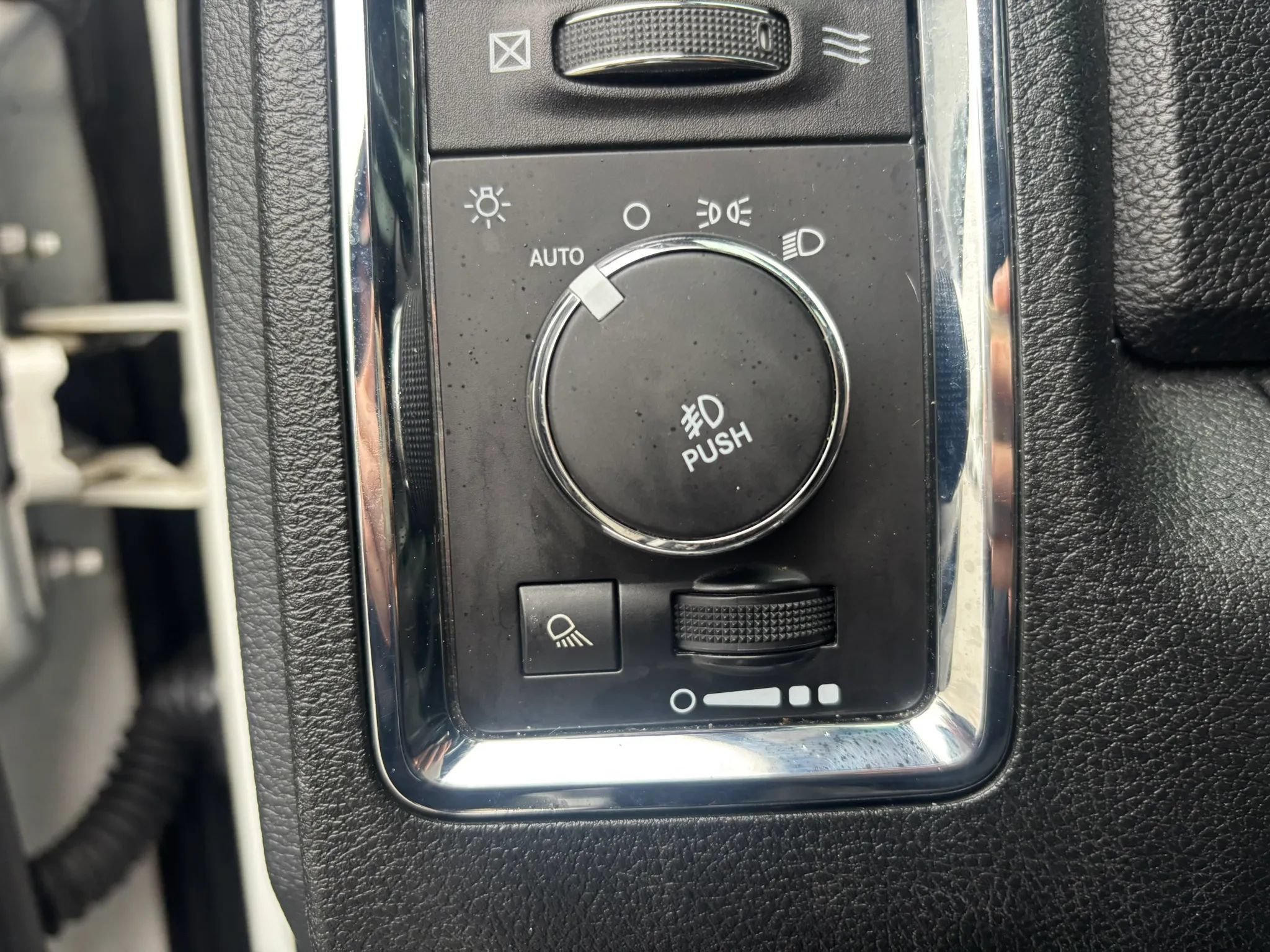 Used 2016 RAM 2500 Laramie AWD/4WD image 22