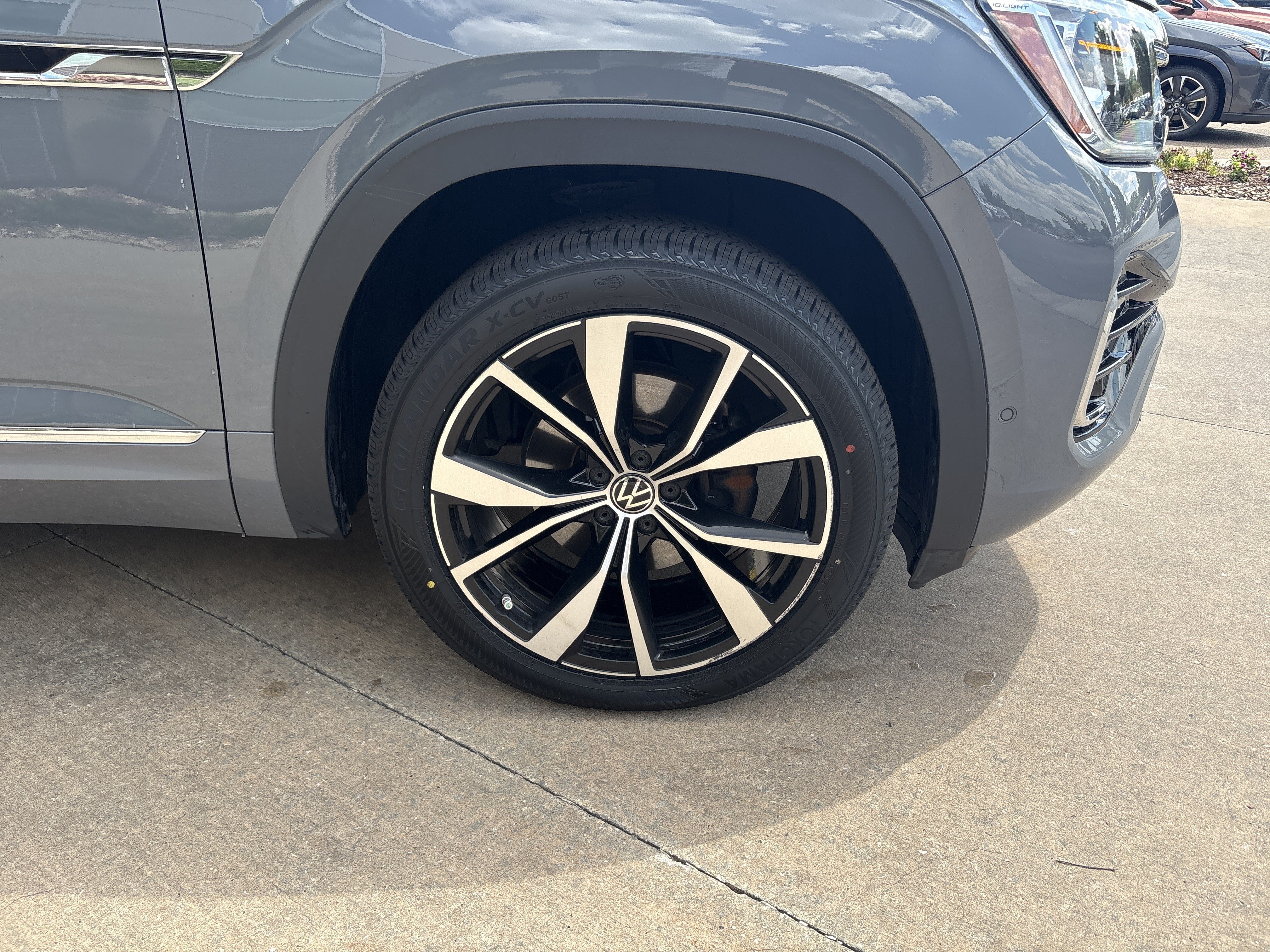 Used 2025 Volkswagen Atlas SEL Premium R-Line AWD/4WD image 13