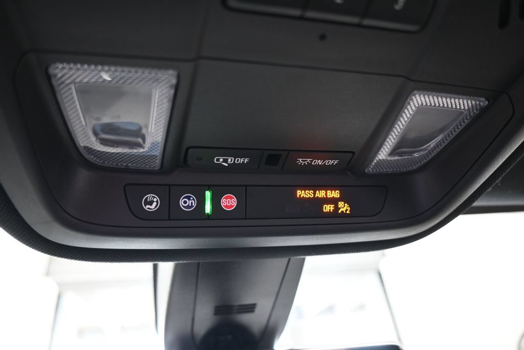 Used 2023 Chevrolet Traverse RS FWD image 38