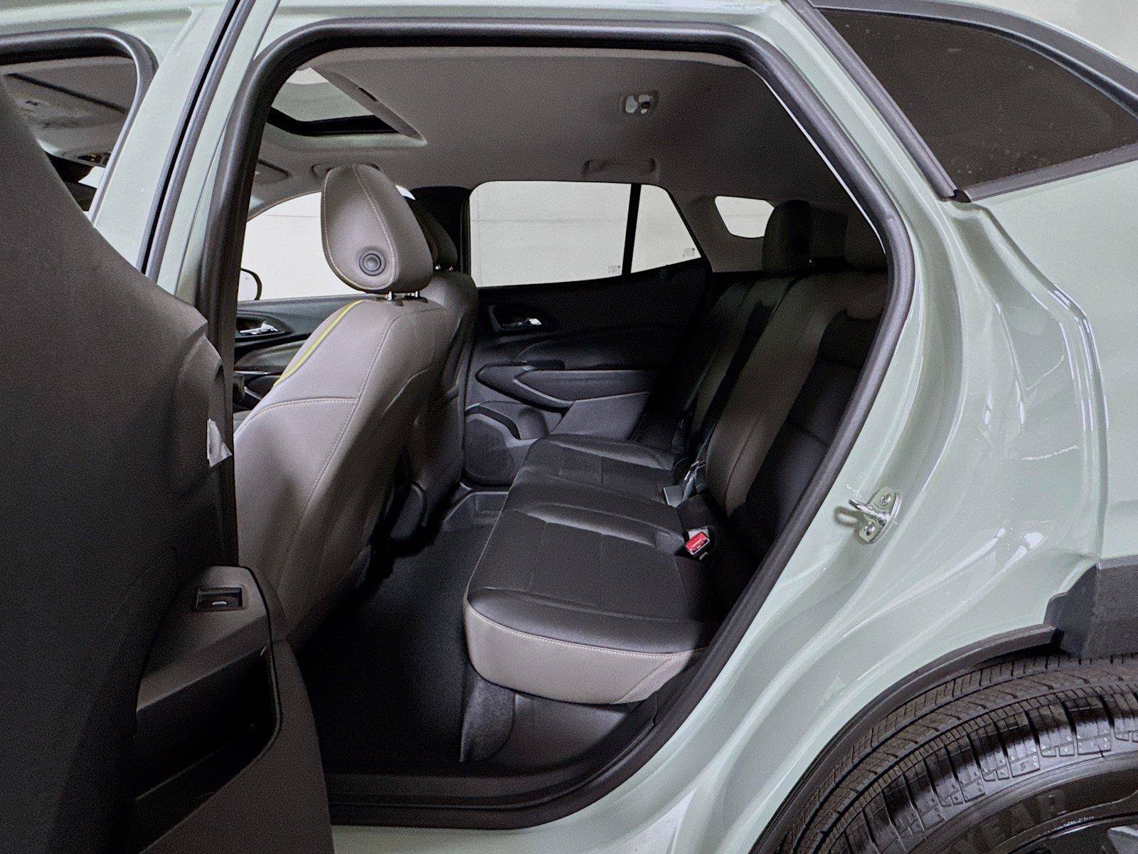 New 2026 Chevrolet Trax ACTIV w/ Sunroof Package FWD image 12
