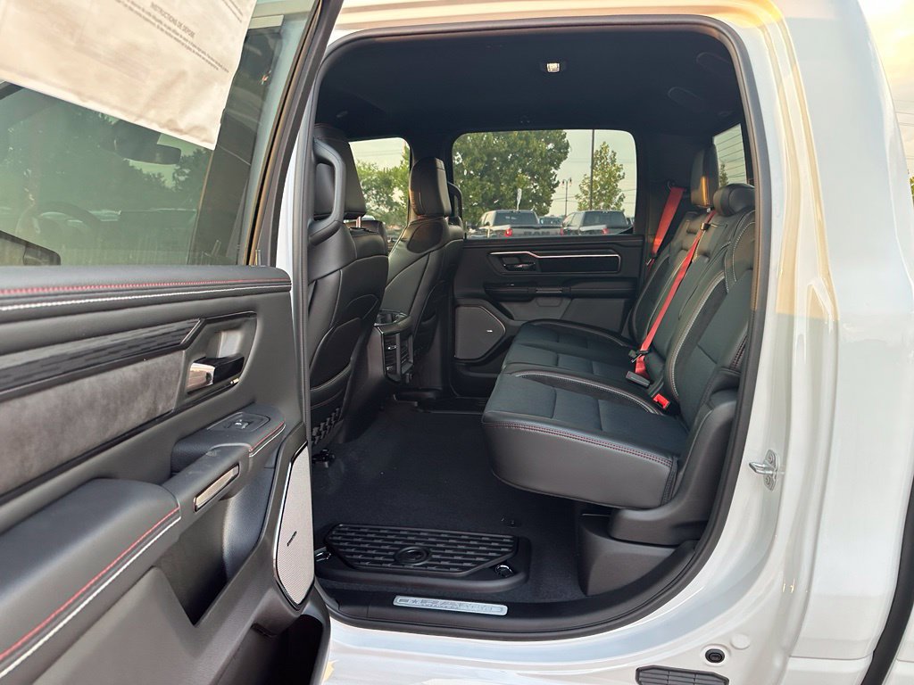 New 2026 RAM 1500 Laramie AWD/4WD image 13
