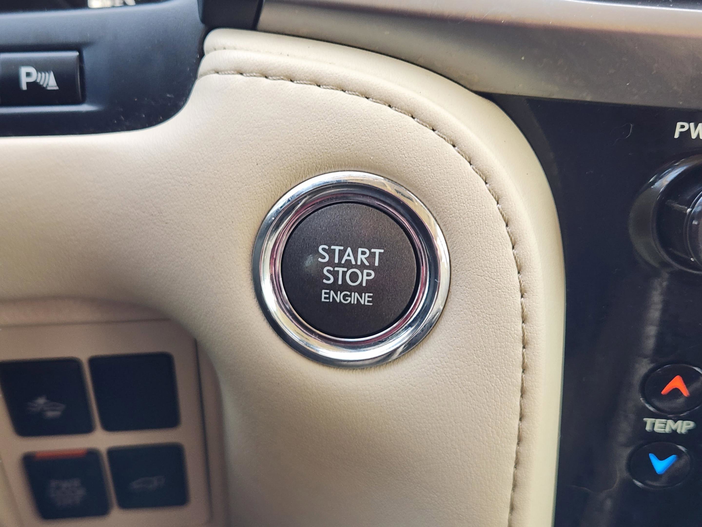 Used 2018 Lexus LX 570 4WD w/ Luxury Package image 13