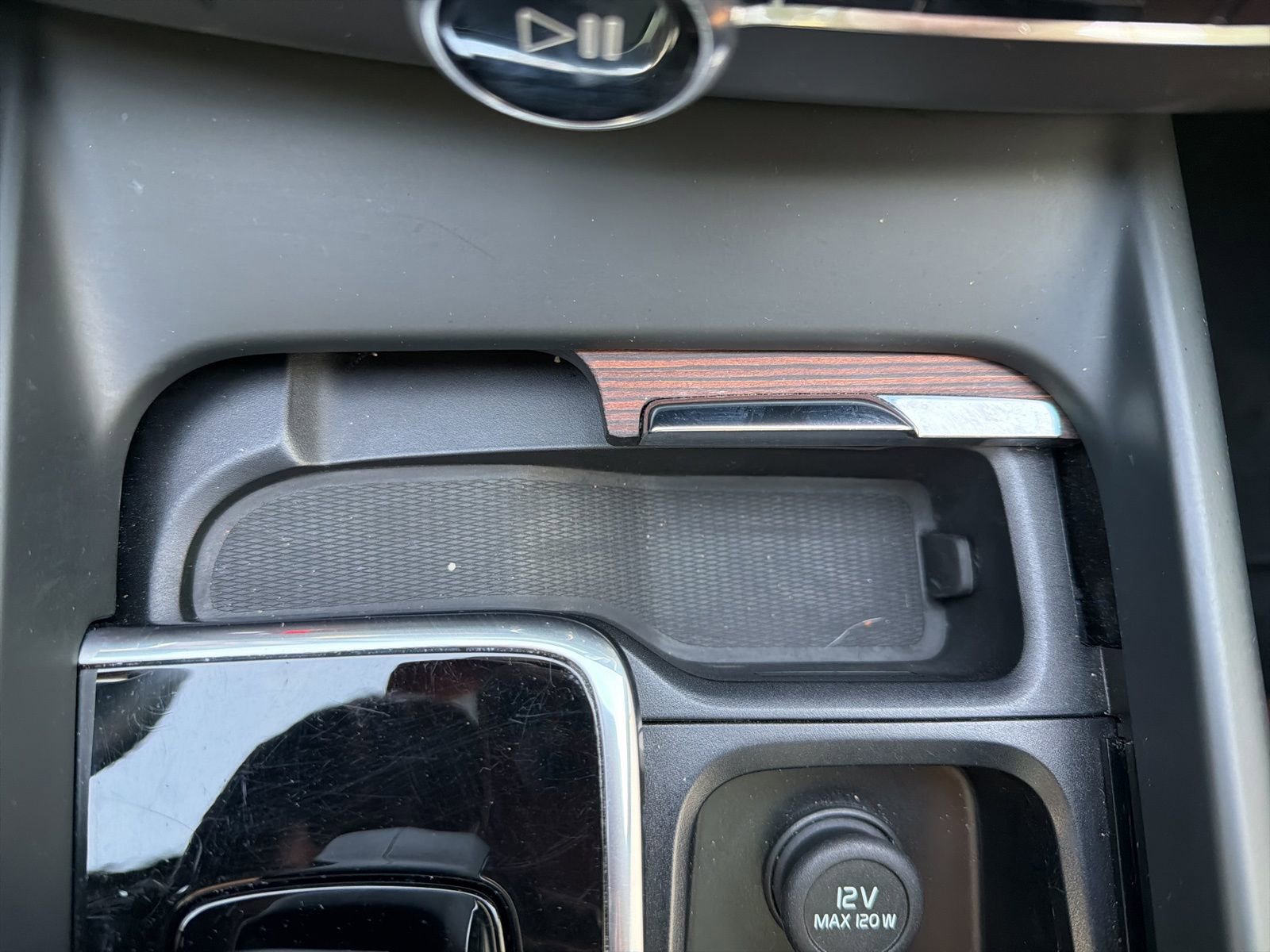 Certified 2025 Volvo XC60 T8 Plus w/ Protection Package Premier image 52