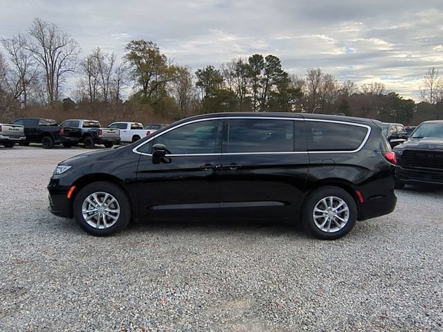 New 2026 Chrysler Pacifica Select FWD image 2